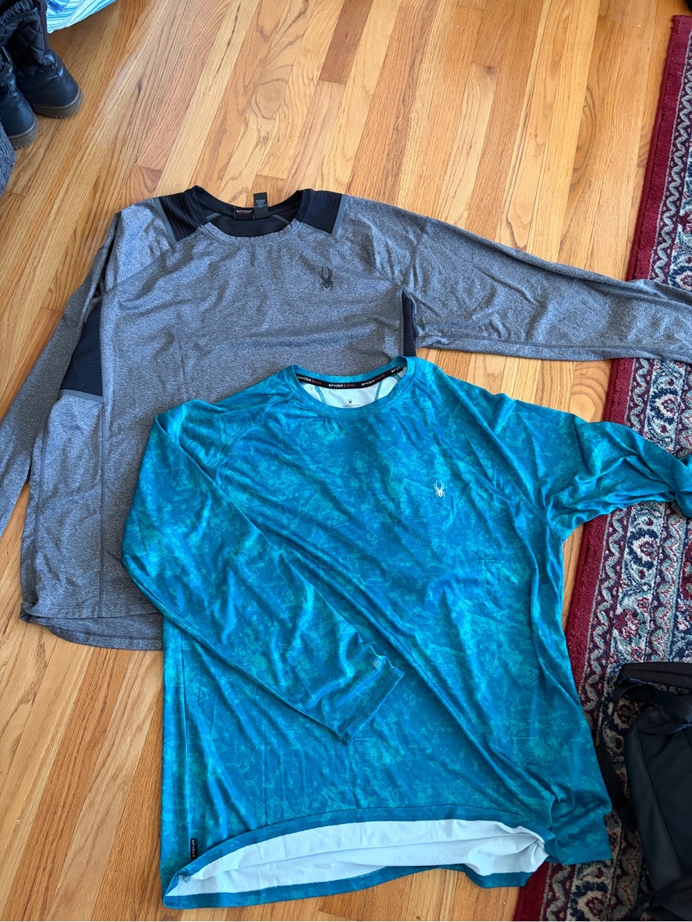 Spyder Gray and Teal Long Sleeve Performance Tops